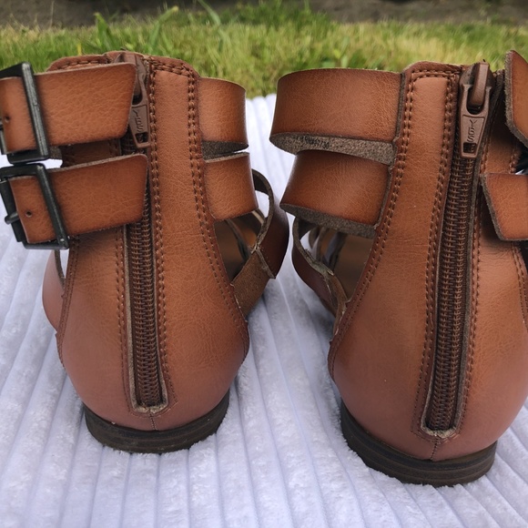 Universal Thread Women's Rosalee Gladiator Sandals. Size 6W - Picture 6 of 9